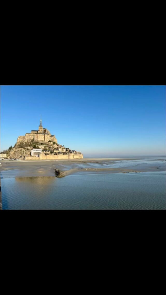 Un avant-goût de notre voyage en France. Wonderful places, beautiful people, delicious food… Tomorrow? We will see… Cheers everybody and a big hug to all our french friends! #france #francia #visitfrance #mointsaintmichel #saintmalo #cancale #huitres #huitrescancale #bretagne #domoachenza #domoachenzaterralba